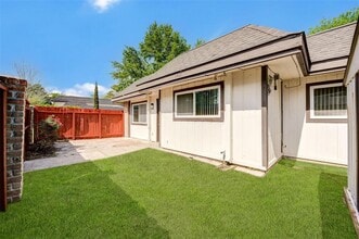 12028 Mighty Oak Dr in Houston, TX - Foto de edificio - Building Photo
