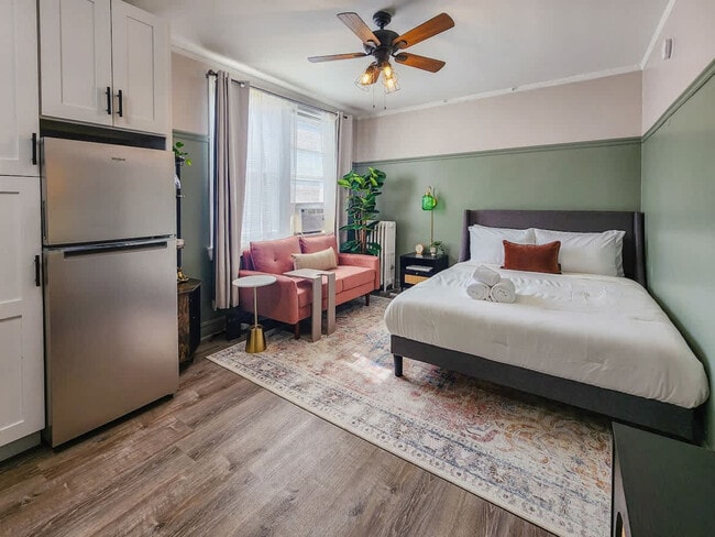 property at 2115 N Sedgwick St