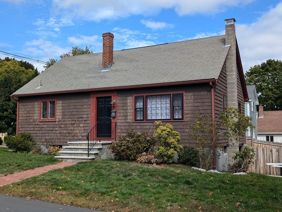 14 Christopher St in Newburyport, MA - Building Photo