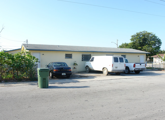 1001-1031 NW 12th Ave in Homestead, FL - Building Photo - Building Photo