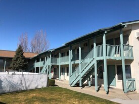 31 S Wenatchee Ave in Wenatchee, WA - Building Photo