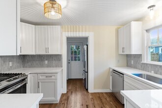 689 43rd St in Oakland, CA - Building Photo - Building Photo