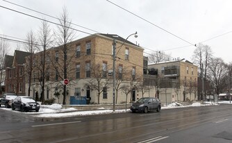918 King St W in Toronto, ON - Building Photo