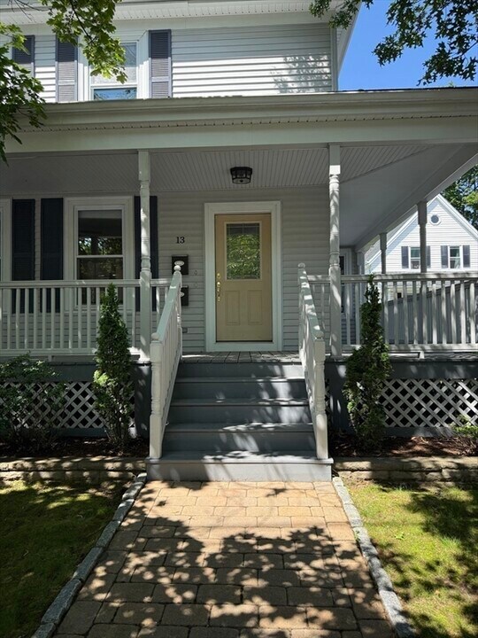13 Grant St in Natick, MA - Building Photo