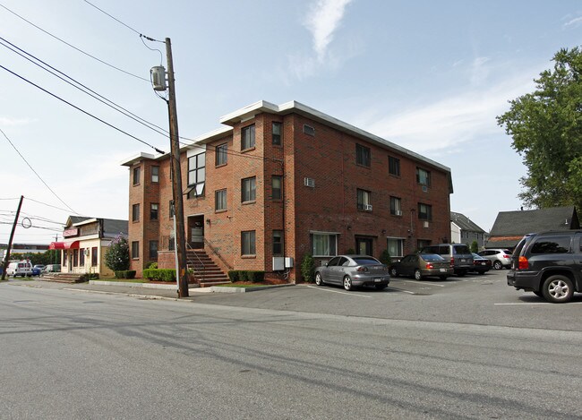 165-173 Willow St in Waltham, MA - Building Photo - Building Photo