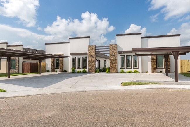 216 Teak Dr, Unit 2