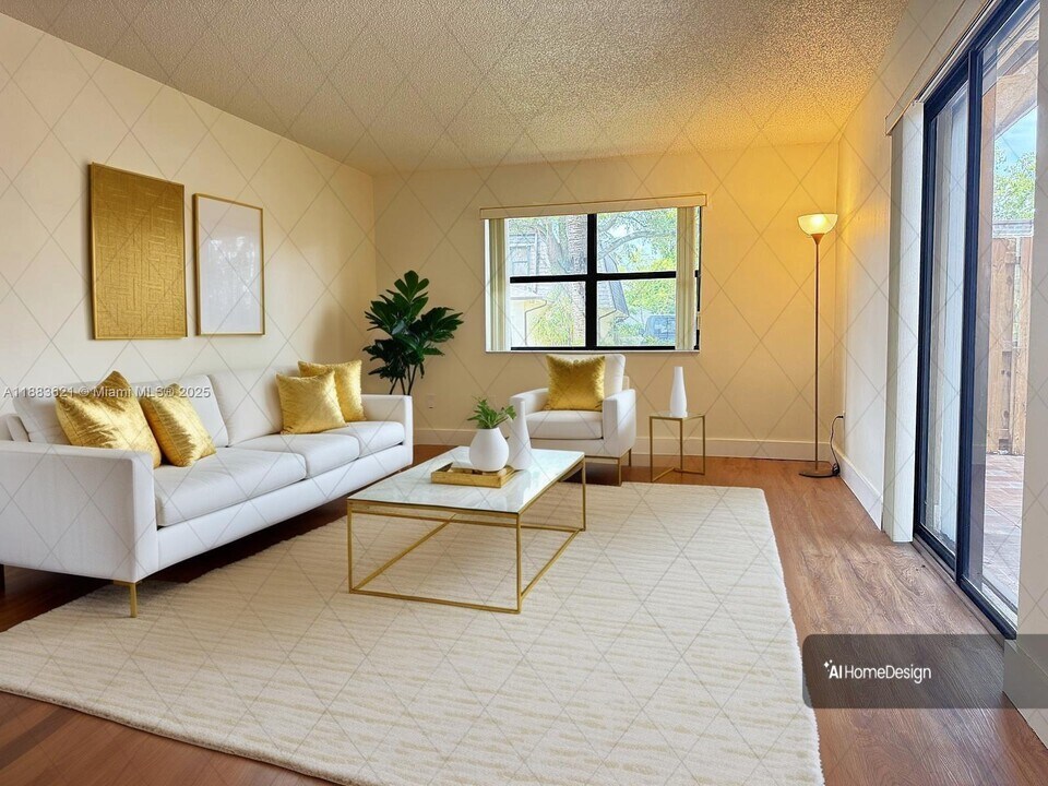 14240 SW 94th Cir Ln in Miami, FL - Building Photo