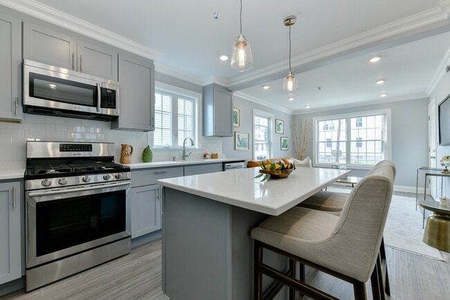 224 Newbury Ave, Unit 1 in Quincy, MA - Building Photo - Building Photo