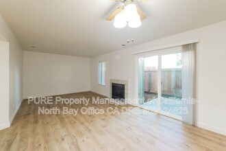 2305 Cross Ave in Santa Rosa, CA - Building Photo - Building Photo