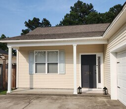 212 Sand Pebble Dr in Leland, NC - Building Photo - Building Photo