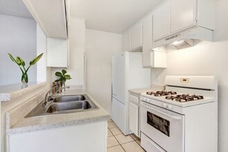 Foothill in Sylmar, CA - Building Photo - Building Photo