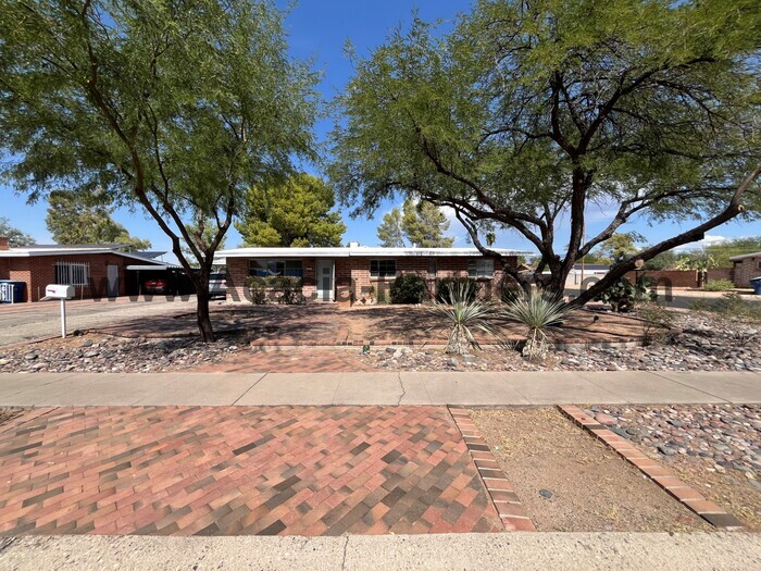 5671 E Whittier St in Tucson, AZ - Building Photo