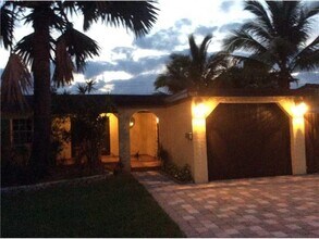5619 NE 5th Terrace in Fort Lauderdale, FL - Building Photo - Building Photo