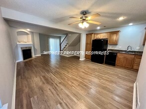 907 SW Peach Tree Ln in Blue Springs, MO - Building Photo - Building Photo