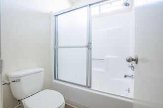 Granada Apartments in Hawthorne, CA - Foto de edificio - Building Photo