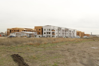 Lantower Legacy Lakes in Lewisville, TX - Building Photo - Building Photo