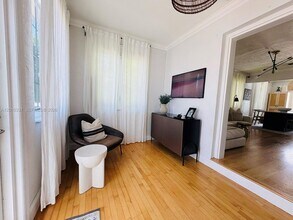 11 Veragua Ave in Coral Gables, FL - Building Photo - Building Photo