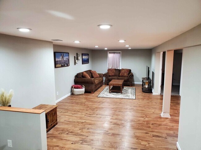 5 17th Ave SW, Unit Furnished Basement Apt in Minot, ND - Foto de edificio - Building Photo