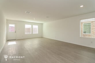 1071 Neyland Dr in Ennis, TX - Building Photo - Building Photo