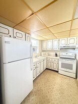 321 Lake Evelyn Dr in West Palm Beach, FL - Building Photo