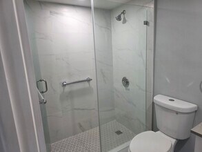 6575 W 4th Ave, Unit West Property 507 in Hialeah, FL - Building Photo - Building Photo