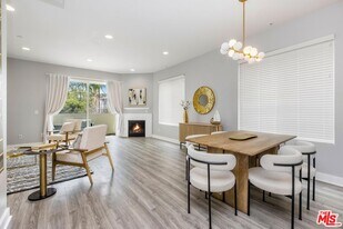 11851 Laurelwood Dr in Los Angeles, CA - Building Photo