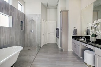 902 Roy St in Houston, TX - Foto de edificio - Building Photo