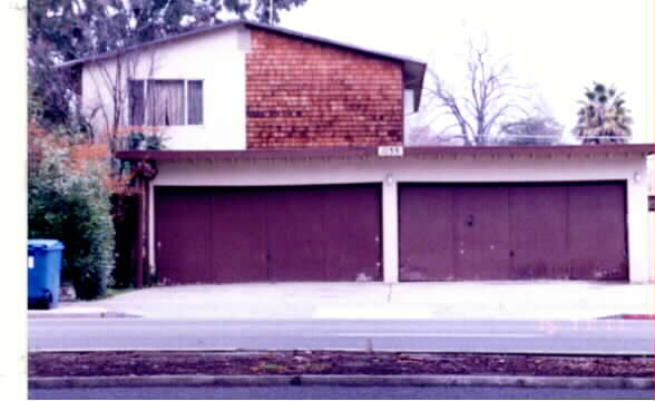 1135 W Hamilton Ave in Campbell, CA - Foto de edificio - Building Photo