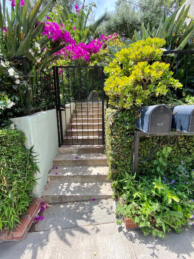 6122 Glen Tower St in Los Angeles, CA - Building Photo - Building Photo