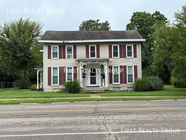 property at 816 S Main St