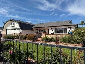 460 Alpine Ave in Ventura, CA - Building Photo