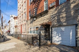 40 Beacon Ave in Jersey City, NJ - Building Photo - Building Photo