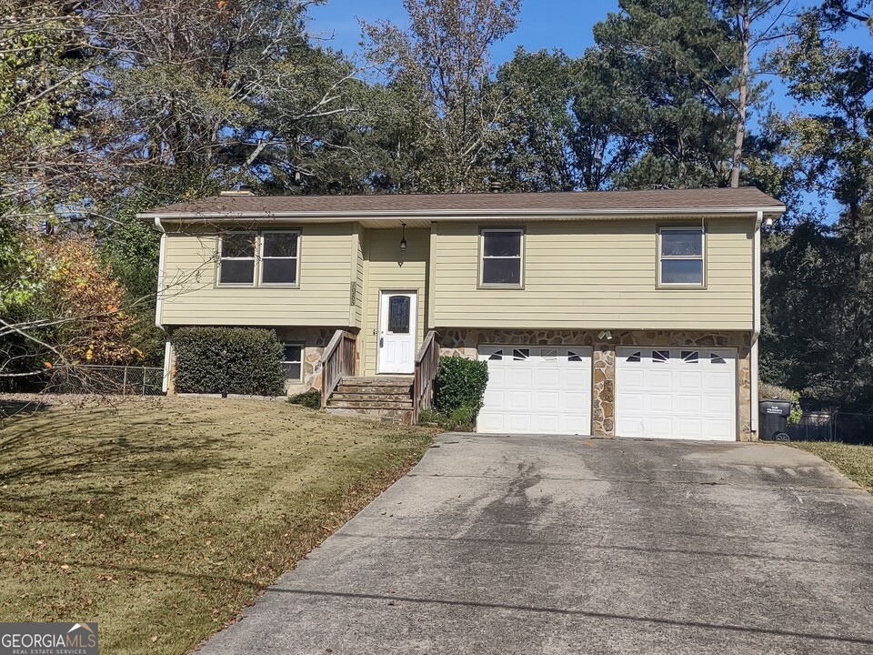 1985 Morris Dr in Riverdale, GA - Foto de edificio