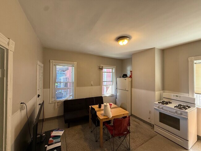 348 Faneuil St, Unit 2 in Boston, MA - Building Photo - Building Photo