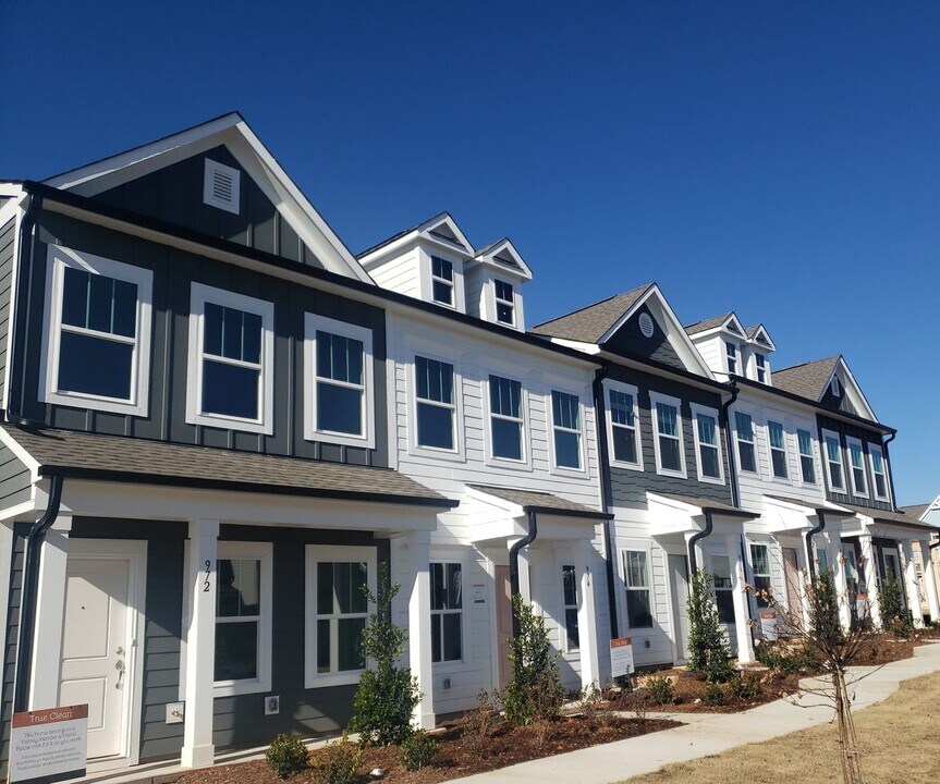 979 Anchor Wy in York, SC - Building Photo
