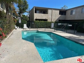 10540 Balboa Blvd in Los Angeles, CA - Building Photo - Building Photo
