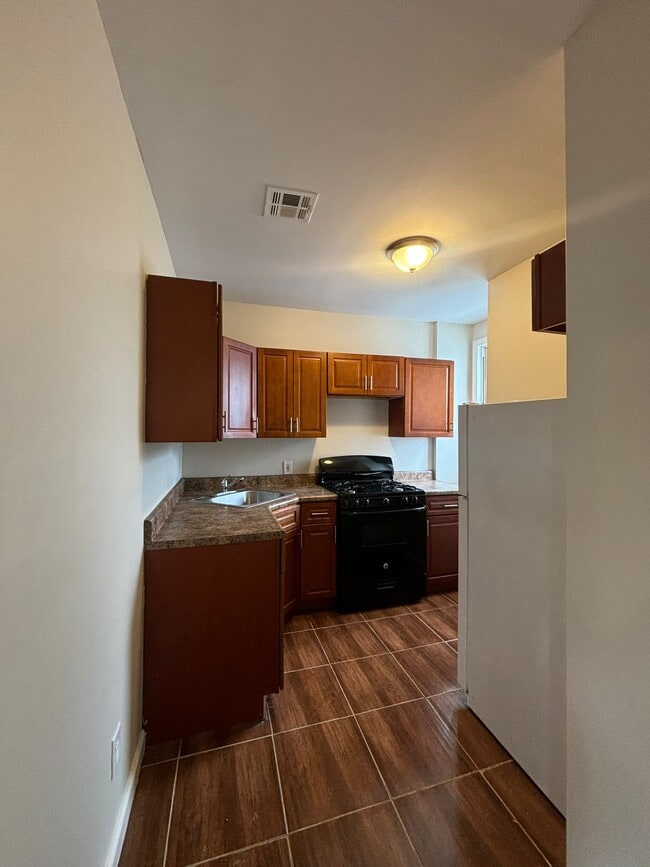 183 Alexander St, Unit 3 in Newark, NJ - Building Photo - Building Photo
