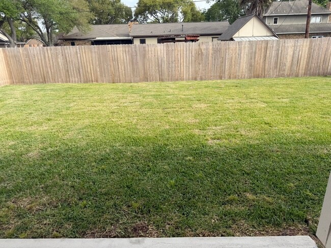 property at 407 Robin Ct