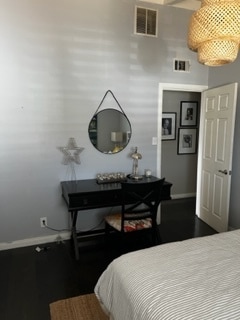 7439 Ostrom Ave in Van Nuys, CA - Foto de edificio - Building Photo