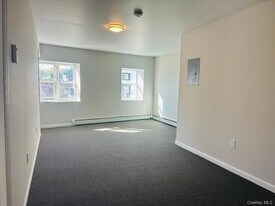 16 Schneider Ave, Unit 3 in Highland Falls, NY - Building Photo