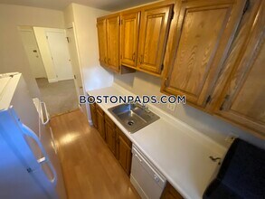 12 Brattle Dr-Unit -4 in Arlington, MA - Building Photo - Building Photo