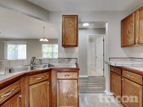 233 Lakeway Ln in Apollo Beach, FL - Foto de edificio - Building Photo