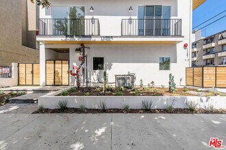 11241 Morrison St in Los Angeles, CA - Building Photo - Building Photo