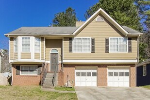 5926 Old Wellborn Trce in Lithonia, GA - Building Photo