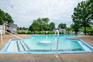 Heatherton Estates in Florissant, MO - Building Photo