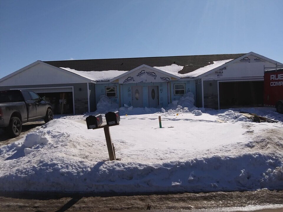 3137 Barrington Pl in Plover, WI - Building Photo