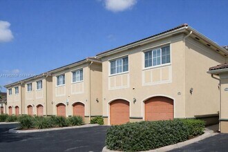 2574 Centergate Dr in Miramar, FL - Building Photo - Building Photo