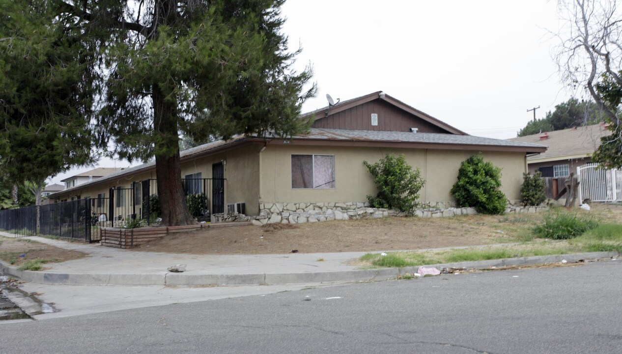 2024 Sunrise Ln in San Bernardino, CA - Foto de edificio
