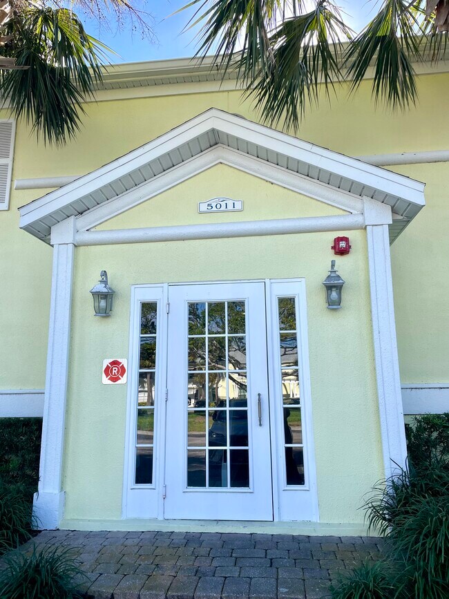 5011 Starfish Dr SE in St. Petersburg, FL - Building Photo - Building Photo