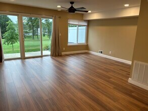 13 Inwood Ter in Freehold, NJ - Foto de edificio - Building Photo